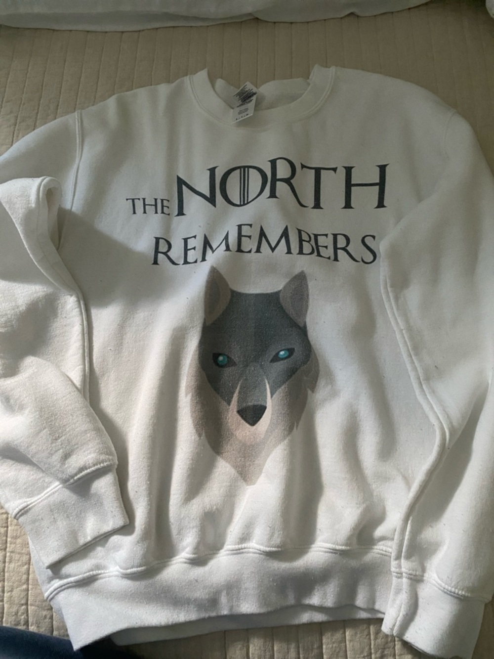 White 'The North Remembers' Wolf Graphic Crewneck Sweater